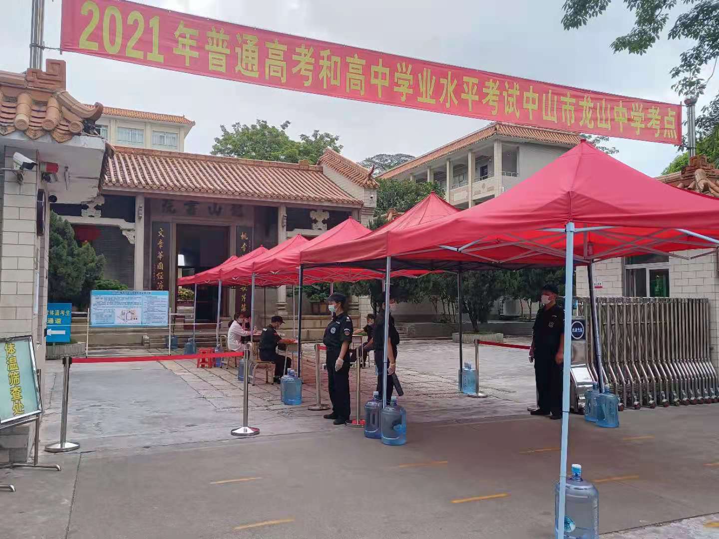 筑起防疫之墻，為高考學(xué)子保駕護(hù)航！